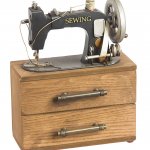 Ραπτομηχανή ξύλινη με δύο συρτάρια 